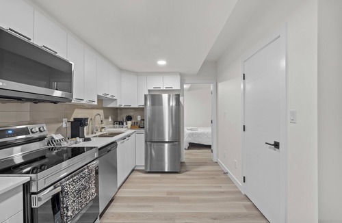 Old Strathcona House | Edmonton Whyte Ave Private Basement Suite 😍 Sleeps 4!