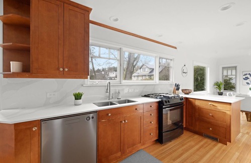 South Oak Bay House | Elegance on Central