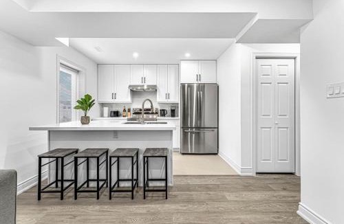 Hamilton House | Elegant 3BR Home Near Hospitals Tims Field QEW