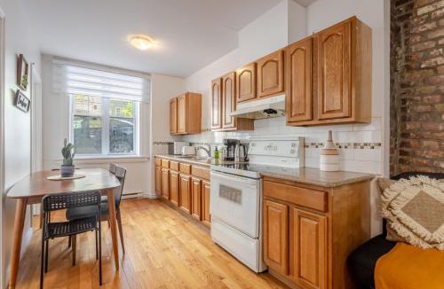 Shaughnessy Village Apartment | Elegant 4 Bedroom residence in downtown MTL