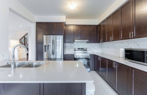 York Regional Municipality House | Elegant 5BR, 3.5WR Retreat |Spacious & Modern Stay