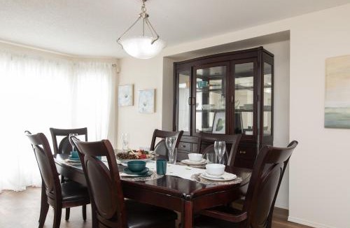 Fort Gary House | Elegant 6 Bedroom House Near U of Manitoba