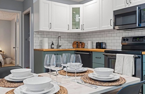 Jasper Place House | Elegant Boho Retreat ~8 mins to WEM -PATIO -AC