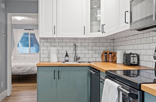 Jasper Place House | Elegant Boho Retreat ~8 mins to WEM -PATIO -AC