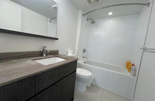 Richmond City Centre Apartment | Elegant &comfortable room1B &1B apartment perfect location