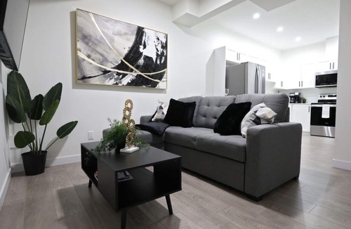 Northwest Edmonton Condo | Elegant Escape w/King Bed|Long Stays|WEM|Disney+