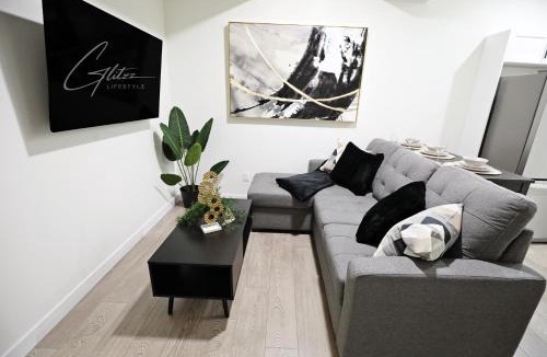 Northwest Edmonton House | Elegant Escape with King Bed, Long Stays, WEM, Disney