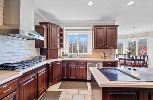 Hammonds Plains Villa | Elegant Lakehouse on Golf Course with large property ground
