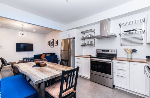 Mercier-Hochelaga-Maisonneuve Apartment | Elegant & Modern 4-Bedroom Retreat in Mercier-Hochelaga | Comfort & Convenience