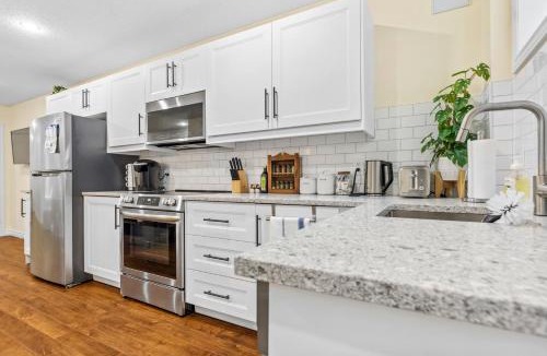Downtown London Apartment | Elegant & Private Apartment - Short Walk From Downtown