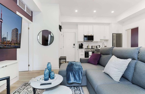 Grange Park Apartment | Elegant Suite—Near Kensington Market, Sleeps 8