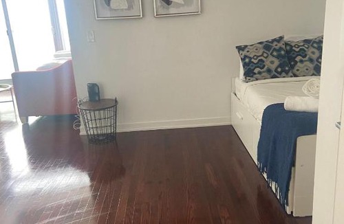 Toronto Entertainment District Apartment | Elegant Waterfront Downtown Toronto / Unobstructed CN Tower View