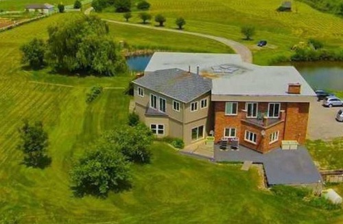 Halton Regional Municipality Villa | Embrace Spring in style on 25 acre of land with indoor heated swimming pool!