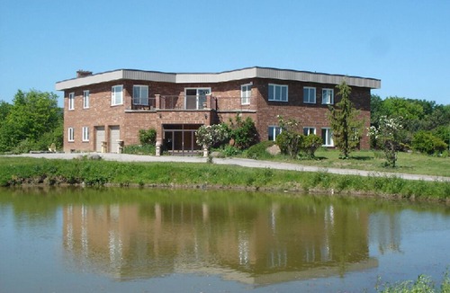 Halton Regional Municipality Villa | Embrace Spring in style on 25 acre of land with indoor heated swimming pool!