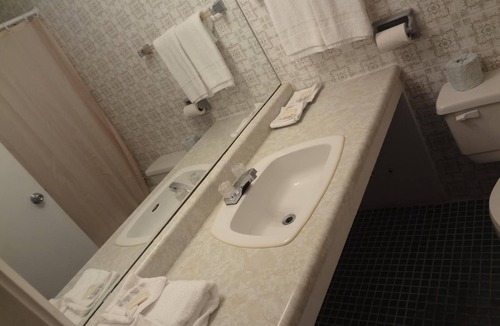 Fallsview Hotel | Empress Inn and Suites by The Falls