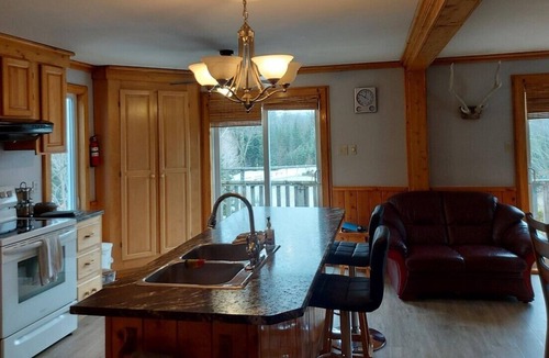 Saint-Hermenegilde Ski Chalet | EN CAMPAGNE AVEC SPA & LAC PRIVÉS