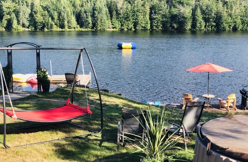 Sainte-Marguerite-du-Lac-Masson Ski Chalet | Enchanting Lakefront Property in the Heart of Nature