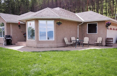 Central Okanagan House | Endless Lakeviews September dates open!