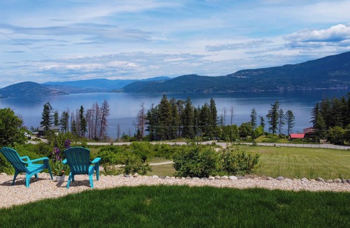 Central Okanagan House | Endless Lakeviews September dates open!