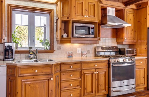 Huberdeau Ski Chalet | Enjoy a beautiful setting at Chalet Beau Bois