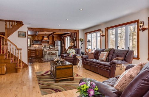 Huberdeau Ski Chalet | Enjoy a beautiful setting at Chalet Beau Bois