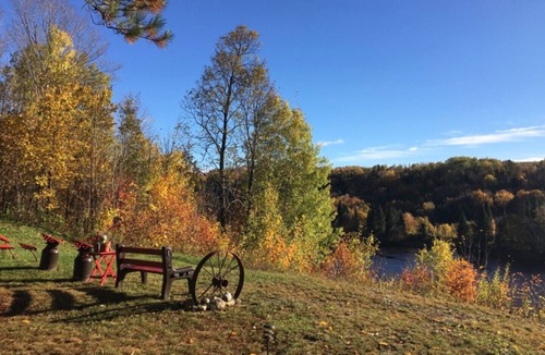 Huberdeau Ski Chalet | Enjoy a beautiful setting at Chalet Beau Bois