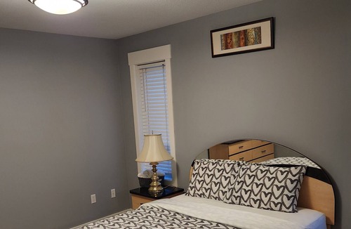 Saskatoon House | Enjoy a modern & stylish new home with 6 bedroom and 3 full bath