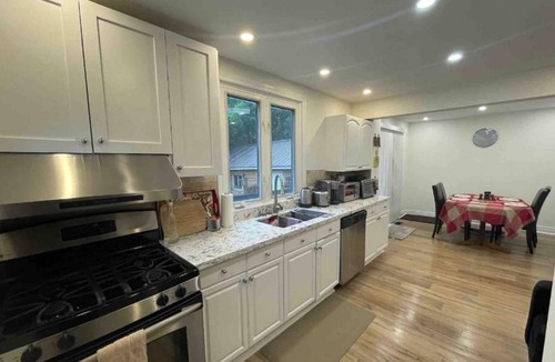 Orillia House | Enjoy spring 🌸🌺🌼🌱 at Lake Simcoe -FULL house