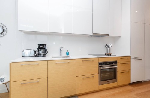 Downtown Victoria Condo | Enjoy the waterway action at your doorstep