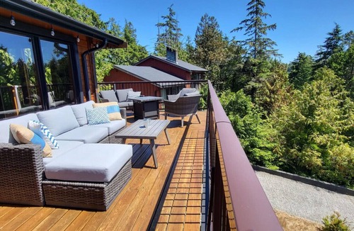 Ucluelet House | Enjoy the West Coast @ the Cedar Rock Home