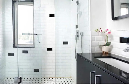 West Queen West Apartment | Entertainer's Dream/ Downtown monyxbnb.com