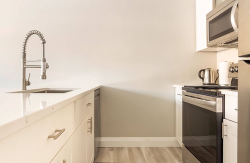 Fairfield Apartment | ENTIRE 2 BEDROOM APARTMENT DOWNTOWN