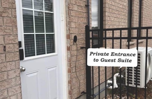 Grand River South House | Entire 2-bedroom apartment in Kitchener/Waterloo with free WiFi & Parking