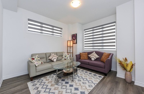 Halton Regional Municipality House | Entire 4BR Brand New Townhome | Milton - Sleep9 - Free Wi Fi, Parking, Crib