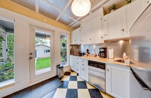 Saskatoon Downtown House | entire character home in city park