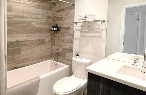 Mount Pleasant Apartment | Entire condo in Mount Pleasant + Parking