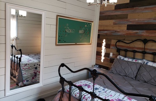 Okanagan-Similkameen House | Entire Cozy Guesthouse w/Hot Tub. In compliance with new BC legislation. n