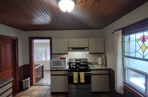 Midland House | Entire Home in Midland with seasonal Cottage Patio Suite