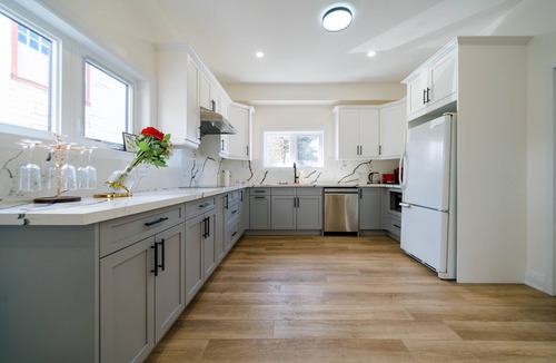 Niagara Falls House | Entire Home in Niagara Falls Canada! 10 Minutes Walk to the Falls