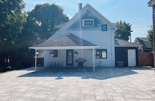 Niagara Falls House | Entire Home in Niagara Falls Canada! 10 Minutes Walk to the Falls
