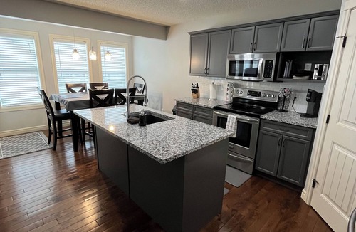 Sherwood Park House | Entire Home! In Sherwood Park ft. 3 bdrms, 4 baths!
