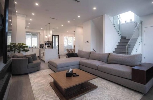 Knight House | Entire House in Vancouver /Short Term Stays Alllowed
