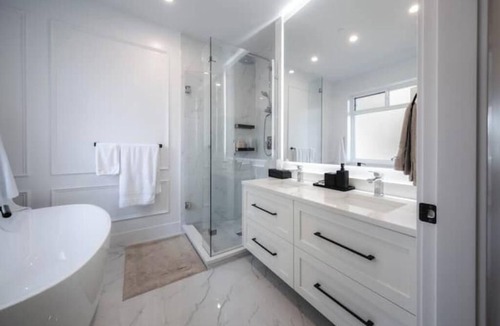 Knight House | Entire House in Vancouver /Short Term Stays Alllowed