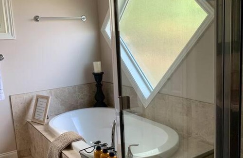 Westshore Estates House | Entire house ,Lake View Cottage ,sleeps 8