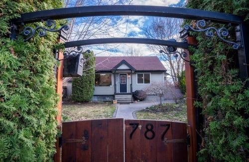South Central House | Entire House with Hot Tub!