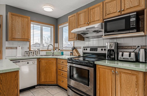 Country Hills House | Entire large house! 8 bedrooms & 4Baths! Close to airport!