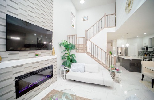 Beaumont House | Entire Luxury 4-Bedroom Home with Indoor Fireplace- Near YEG Airport