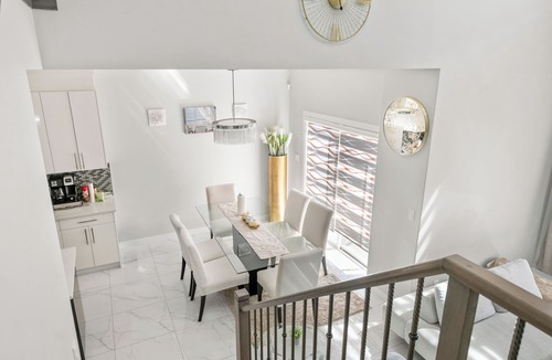 Beaumont House | Entire Luxury 4-Bedroom Home with Indoor Fireplace- Near YEG Airport