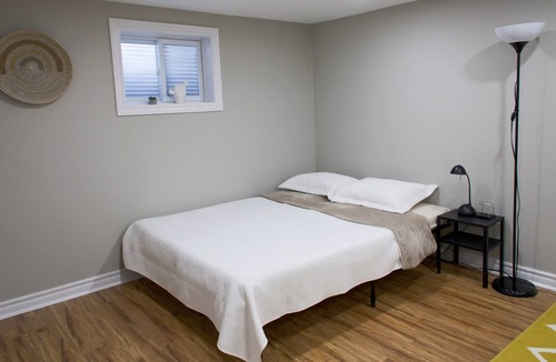 Erin Mills Apartment | Entire Private Family-sized Suite w/Free parking