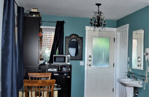 Salt Spring Island House | Entire room. Ocean, mountain view. Hot tub. Next to the Mount Maxwell park.